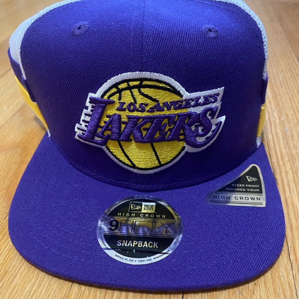 NWT LA Lakers Flat Brim SnapBack Hat